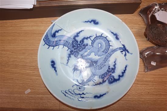 A Chinese blue and white dragon dish, Yongzheng period diameter 28cm